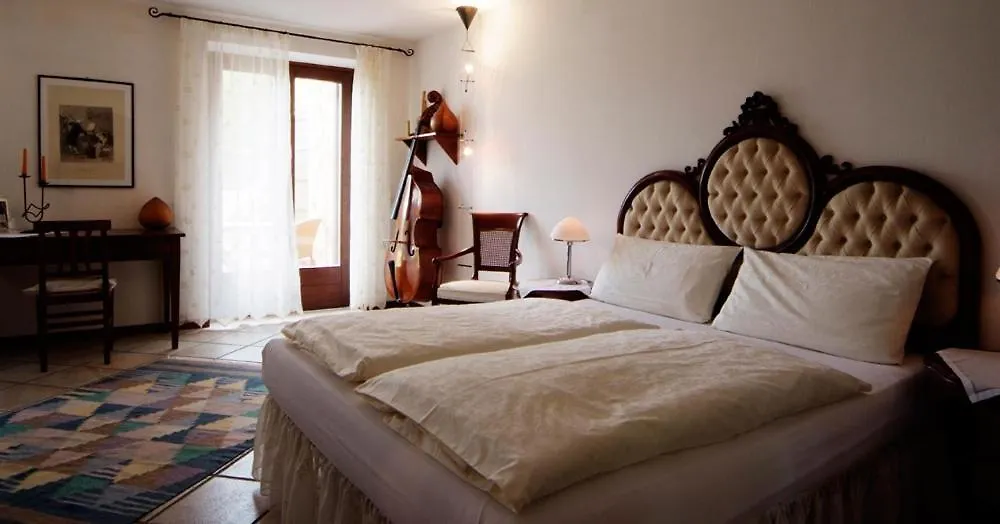 B&B Romy Rocker Mizzole Bed & Breakfast