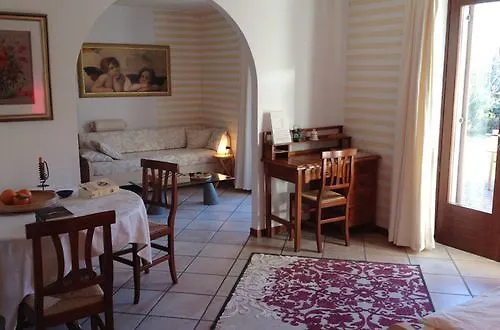 B&B Romy Rocker Mizzole Bed & Breakfast